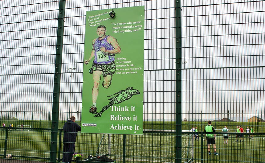 Primjer mladima: Ogradu sportskog igrališta krase posteri lokalnih sportaša koji su ostvarili zapažene rezultate
